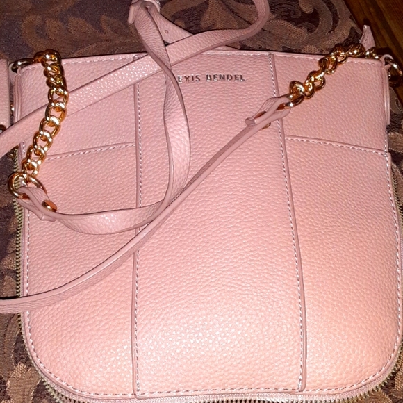 alexis bendel Handbags - Alexis Bendel Crossbody Bag With Chain Strap. Gold Tone Hardware. Zip Bottom
